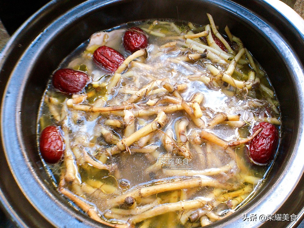 鱼腥草炖鸡(鱼腥草炖鸡汤的功效) - 泉兴百科