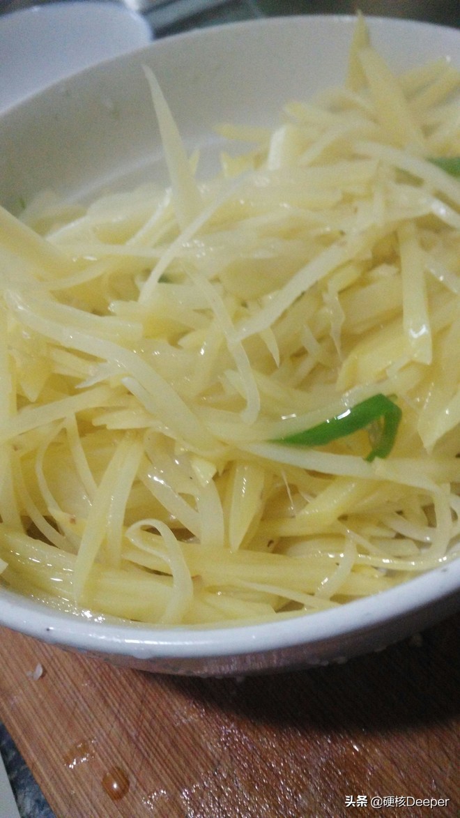 河北邯郸学生家长质疑学校食堂“不干净”被刑拘！食物霉菌怎么看