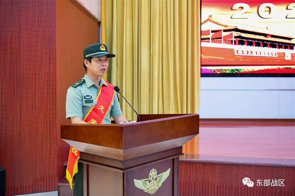 军官退役仪式，开始了