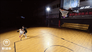 篮球合球后可以三步上篮吗（过了人都打不进？你得学这招儿！）