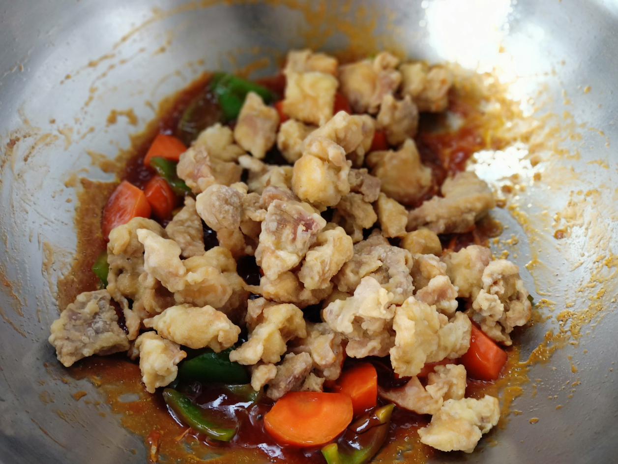 糖醋鸡肉的做法（教你做出成本不到十块钱的糖醋鸡肉）