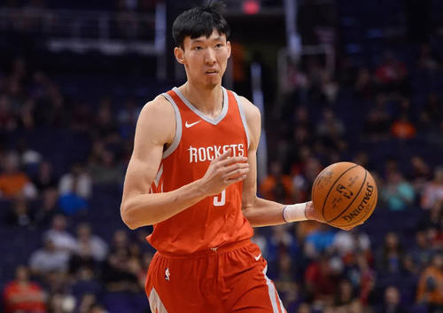 张镇麟为什么没参加nba(郭昊文汤杰都去参加NBA选秀了，为何身体天赋更高的张镇麟不去呢)