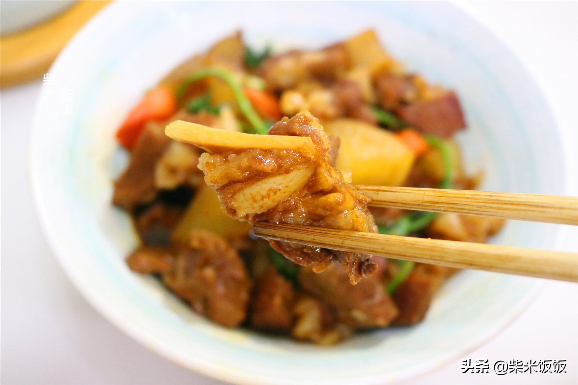 羊肉别总炖汤了，试试这个做法，鲜香又滋补，现在吃最合适