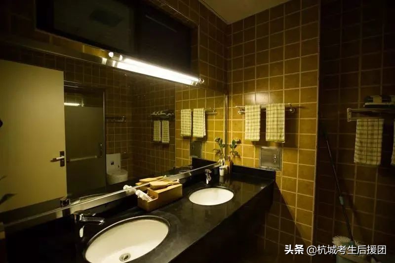 浙江高校宿舍条件大揭秘！住得比家里还好？