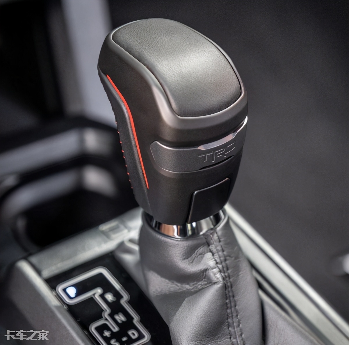 丰田第3代塔科马皮卡来了，在美国已经卖疯，只要17.2万