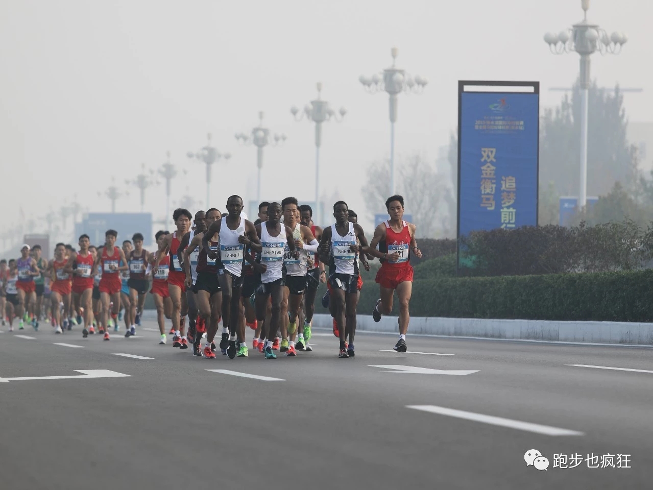 2018六盘水马拉松(这个贵州小伙，连续三天，拿下三个马拉松冠军)