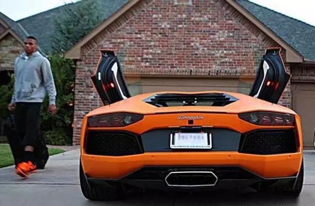 nba哪些人有跑车（NBA球员的座驾：姚明太低调，库里钟爱保时捷，拉文买碟中谍同款）