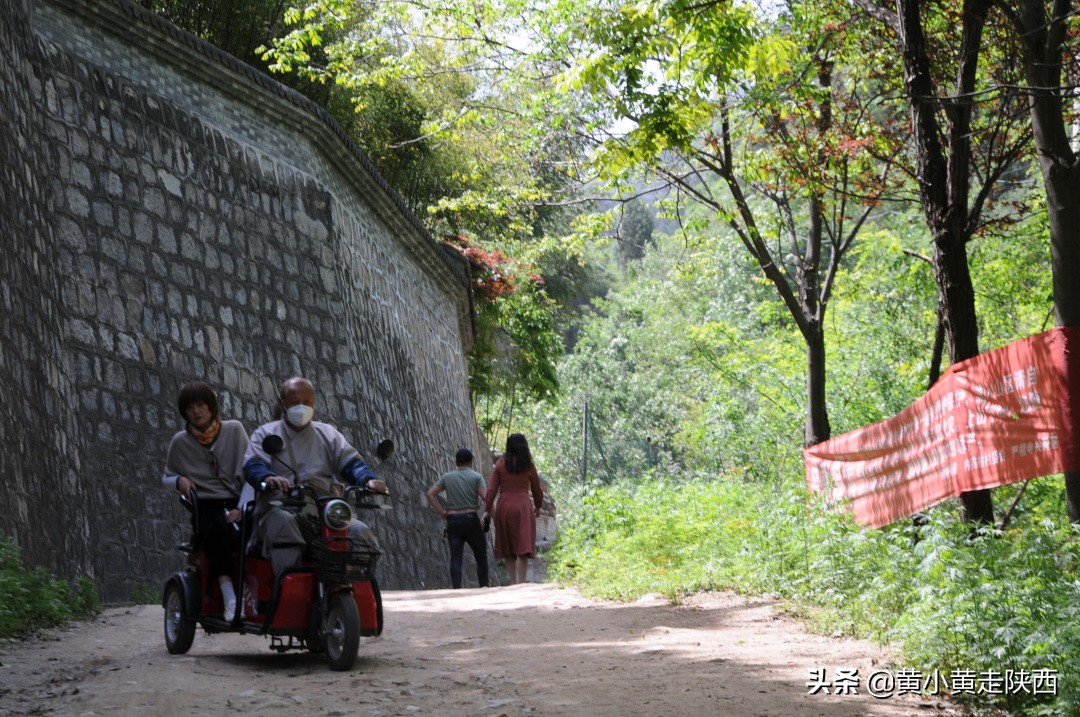 原来这便是秦岭72峪中的白石峪，藏在动物园后面，自驾车能开进山