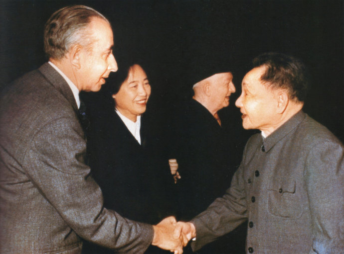 中国学生对汉斯·米勒说：如果你想参加反法西斯战争，就去中国吧