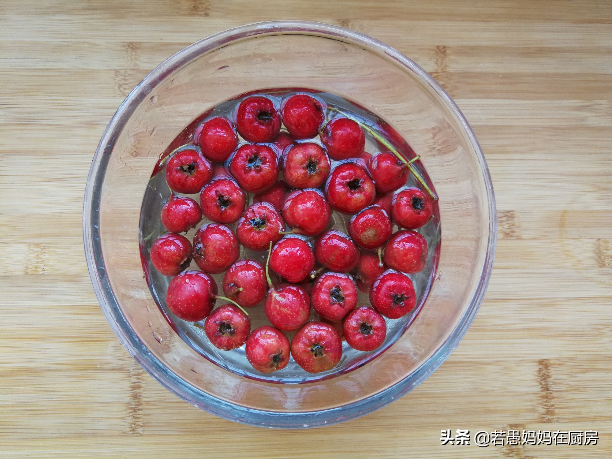 教你做没有添加剂的冰糖葫芦，超详细步骤讲解，成品不黏牙不发苦