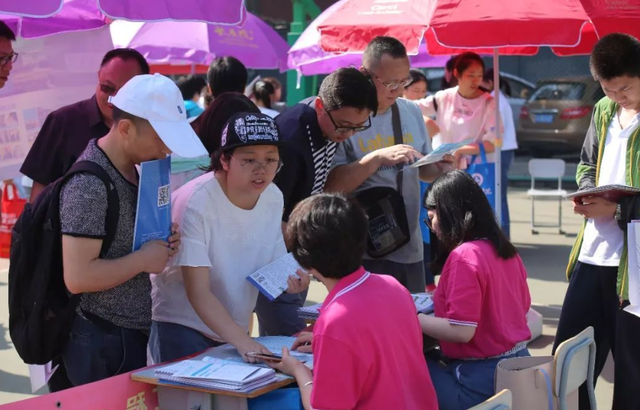 清华北大开学倒计时：今年或将迎来“最长军训”，还有一个坏消息