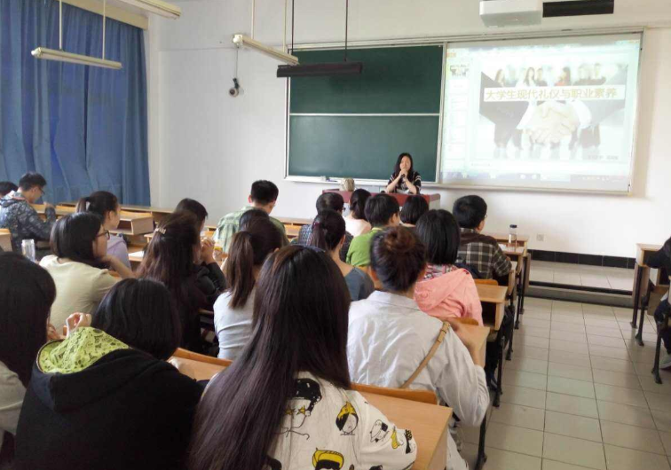 上大学就交“入党申请书”，多久能成为党员，看看辅导员怎么说