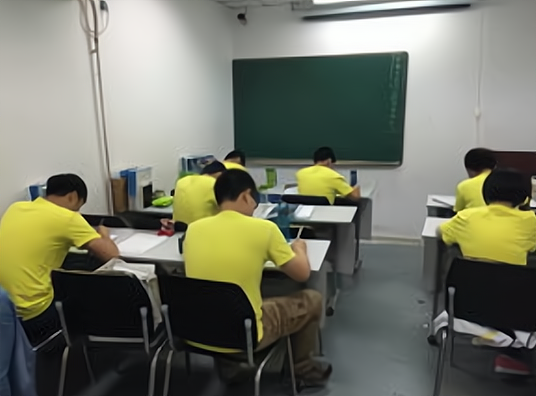 “摆地摊”都允许了，教师“有偿补课”也不远了，这些人可不赞同