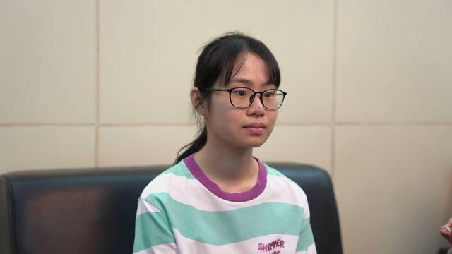 四川文科676分涂婳：高中不补课、喜欢看书，第一名的特质她都有