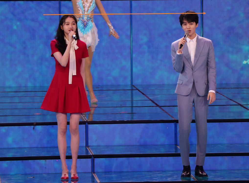 关晓彤身高172,当王俊凯晚会彩排和她同框,真实身高数据藏不住