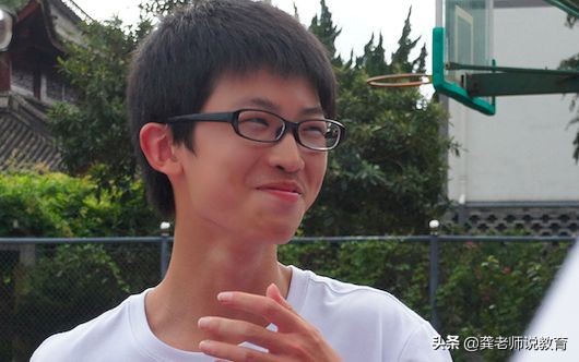 高考760分郑恩柏：不走寻常路，学校排名200外逆袭高考全省第一