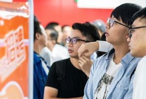 高校辅导员工资有多少？看到工资条后，才明白为啥导员这么吃香