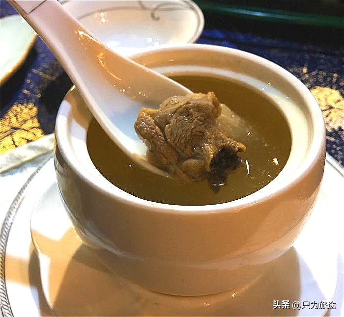 喝散装茅台、穿古装的小姐姐，闹中取静，古韵十足的重庆私家会所