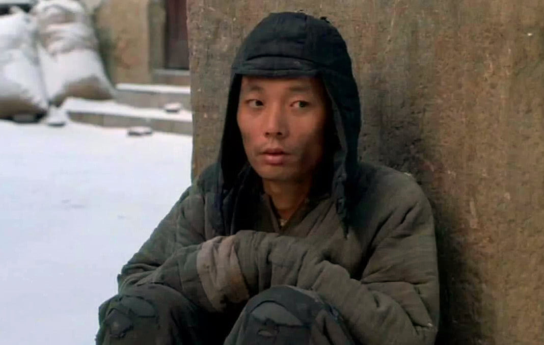 《活着》:福贵看到龙二被枪毙,为什么庆幸他和他爹是败家子