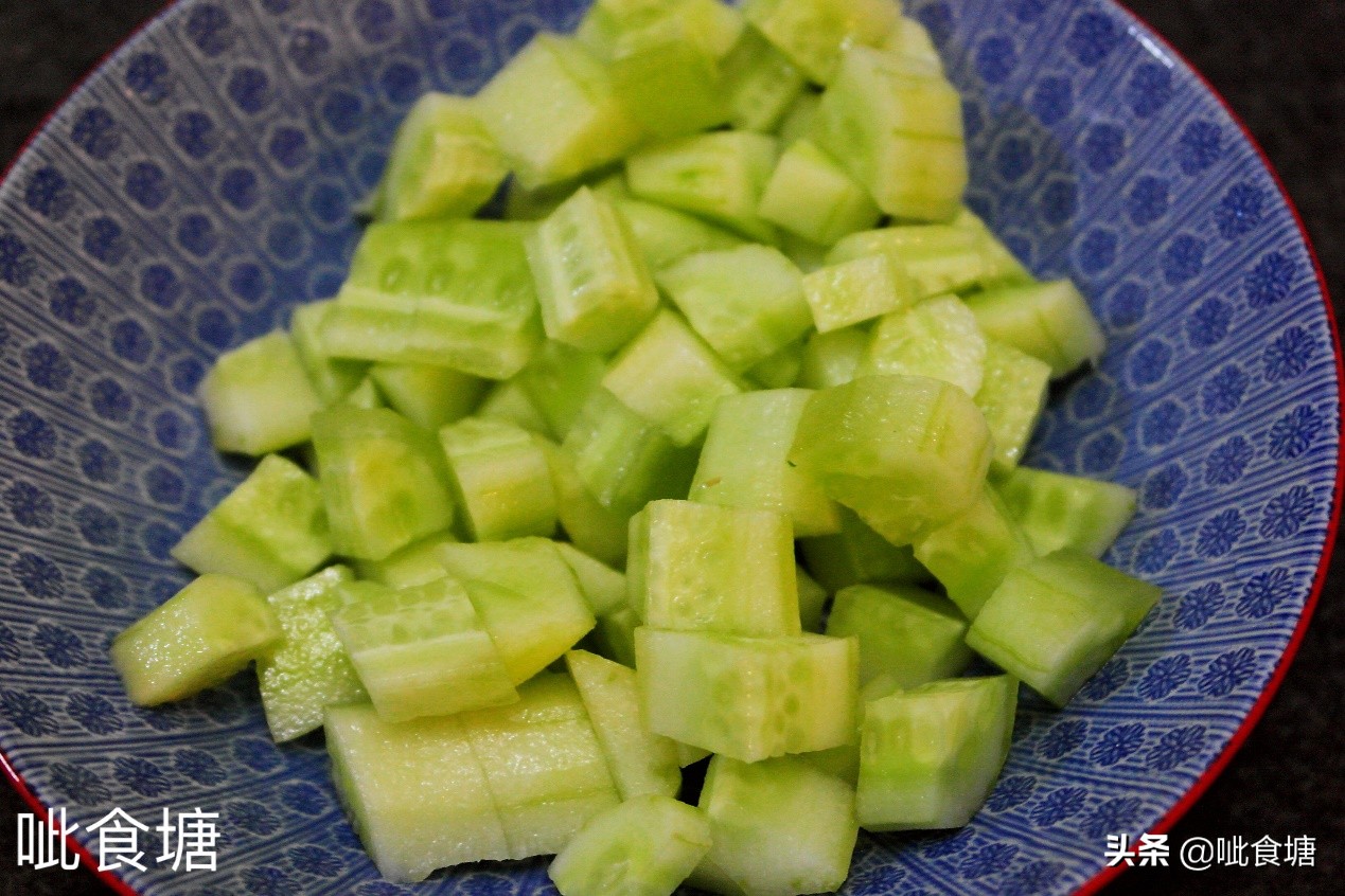 好吃好看的黄瓜炒虾仁，教你去腥小妙招，夏天经典小炒，我家常吃