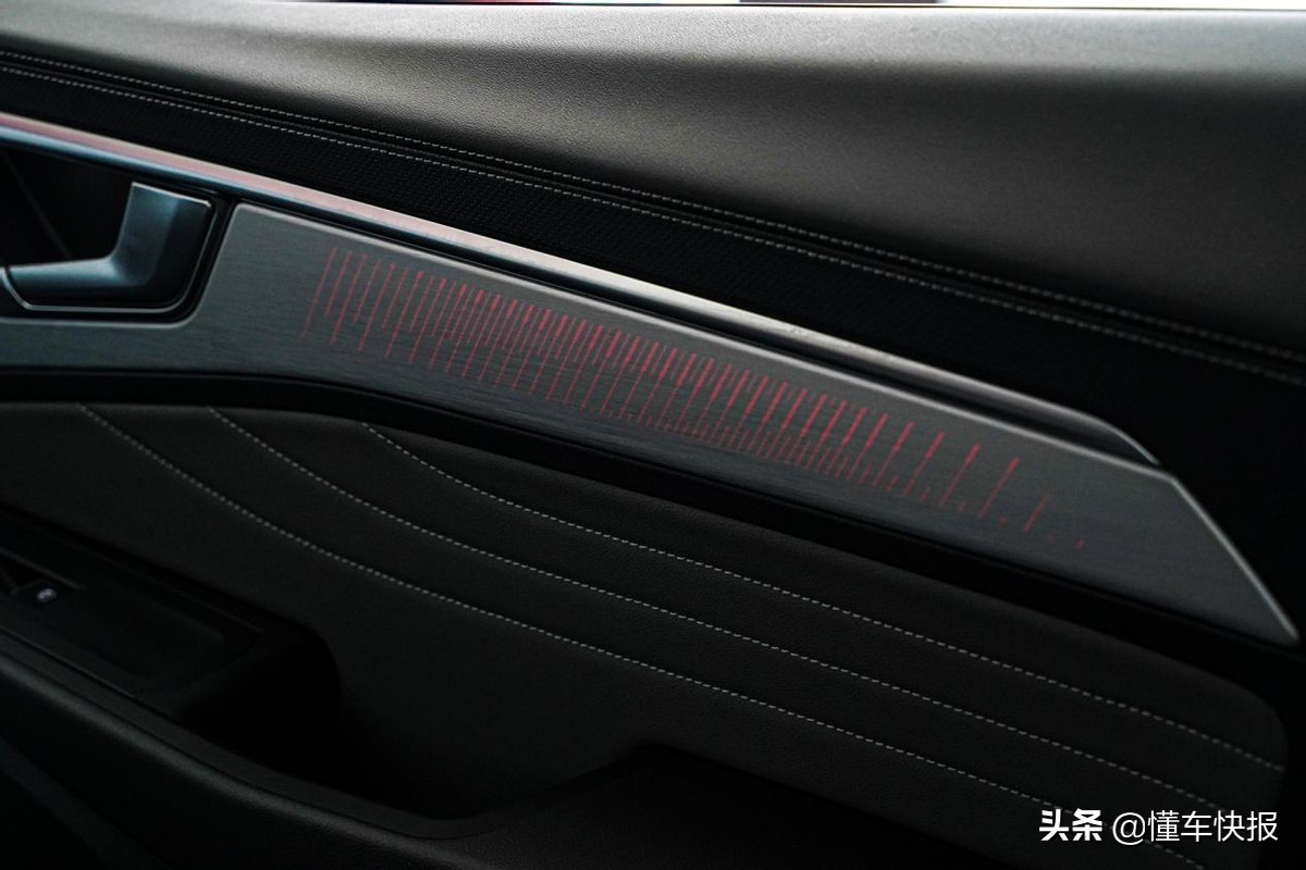 尺寸够大、配置具备豪华感，到店探访大众全新SUV揽境