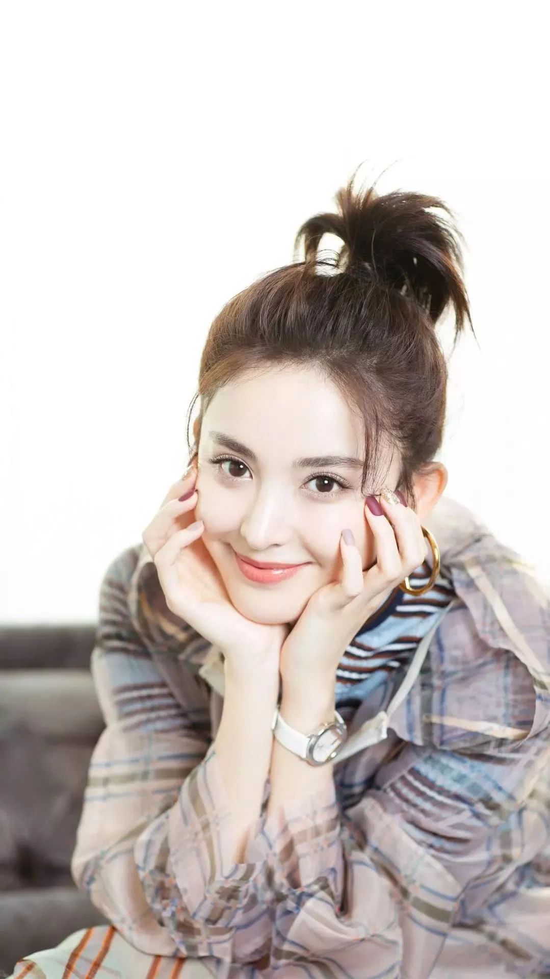 同是新疆籍女星，热巴和娜扎，被喜欢和被黑原来早已注定