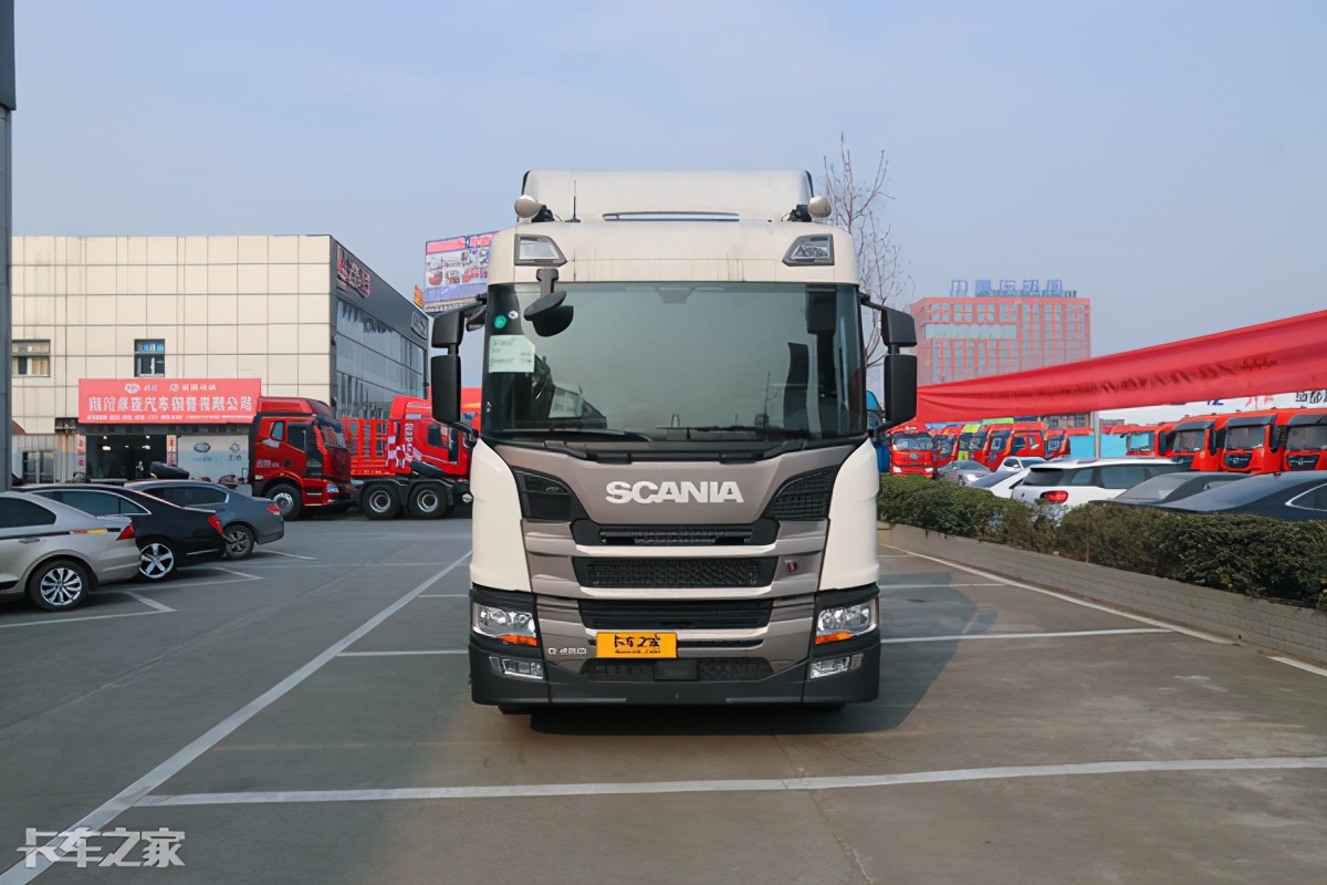 450马力发动机带1300升油箱,实拍斯堪尼亚4x2牵引车