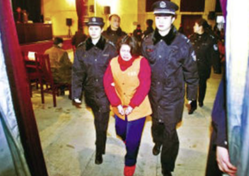 重庆残疾小伙，卖白糕成亿万富翁，宠爱妻子17年，却命丧老婆之手