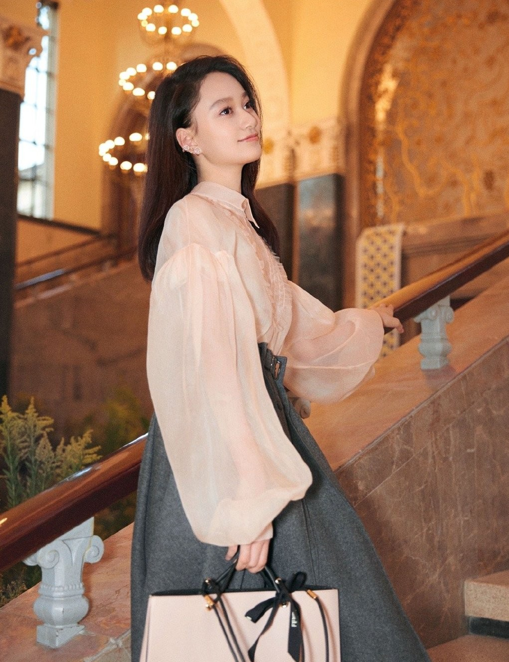 北电中传上戏三校第一的夏梦，身穿Dior气场好强，真是后生可畏