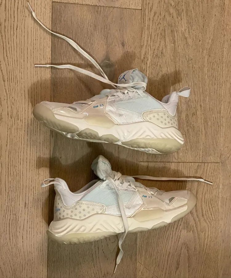 哪双篮球鞋增高最多(Yeezy篮球鞋再曝新配色，Nike新鞋后跟10cm极致增高)