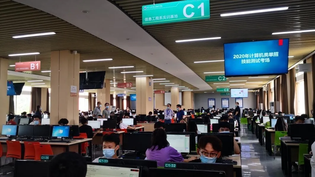 四川高职单招参考人数再创新高，90所高校招生超21万