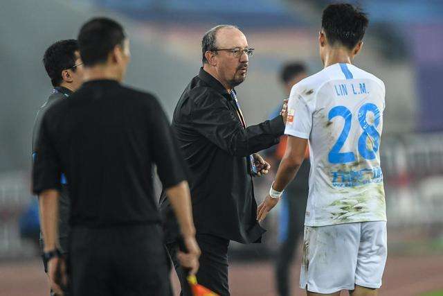 曾加是人选之一（大连人队无缘河南后腰！当务之急，仍是确定主帅）