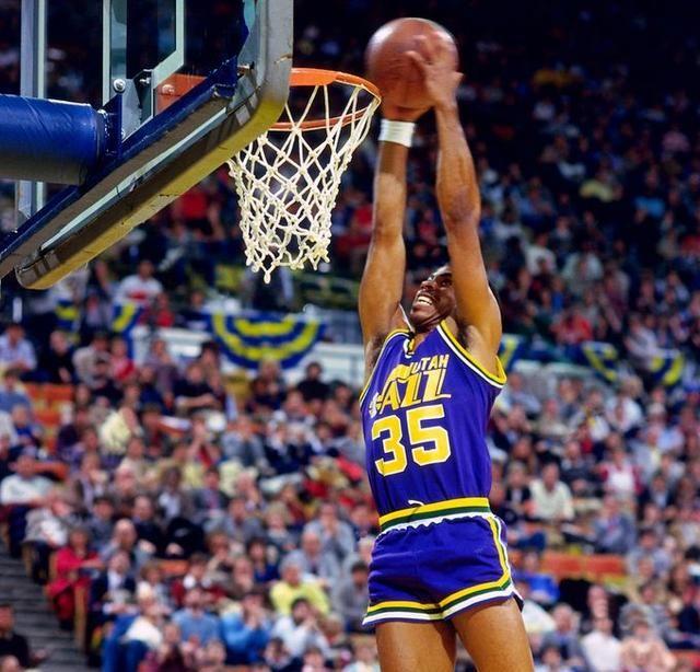 哪些nba球员起跳比篮筐还高（空中飞人！盘点NBA弹跳能力最强的十大球星：前三实至名归）