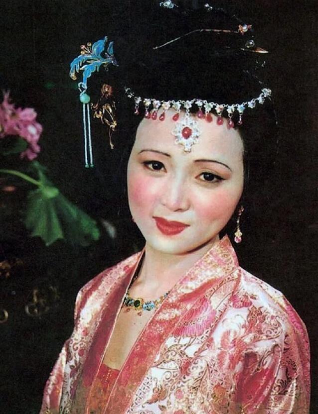 秦可卿为何不反抗贾珍?答案就在她的判词里