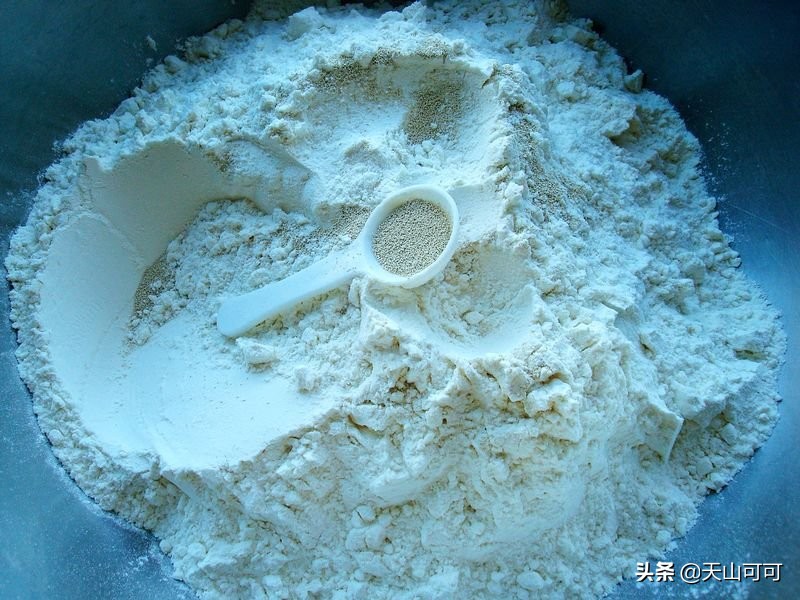 一斤面粉放多少安琪酵母（一斤面粉放多少安琪酵母多少水）-第3张图片