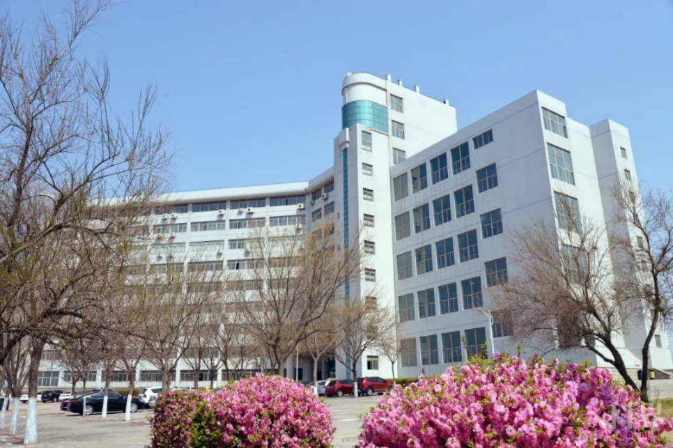 3所适合“中等生”的医科大学，录取成绩不高，毕业后不愁找工作