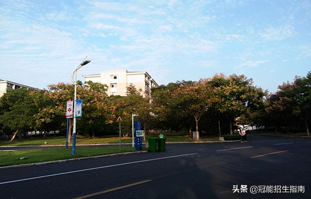 成都卫生学校是公办院校吗？-文凭怎么样？-是什么性质的？