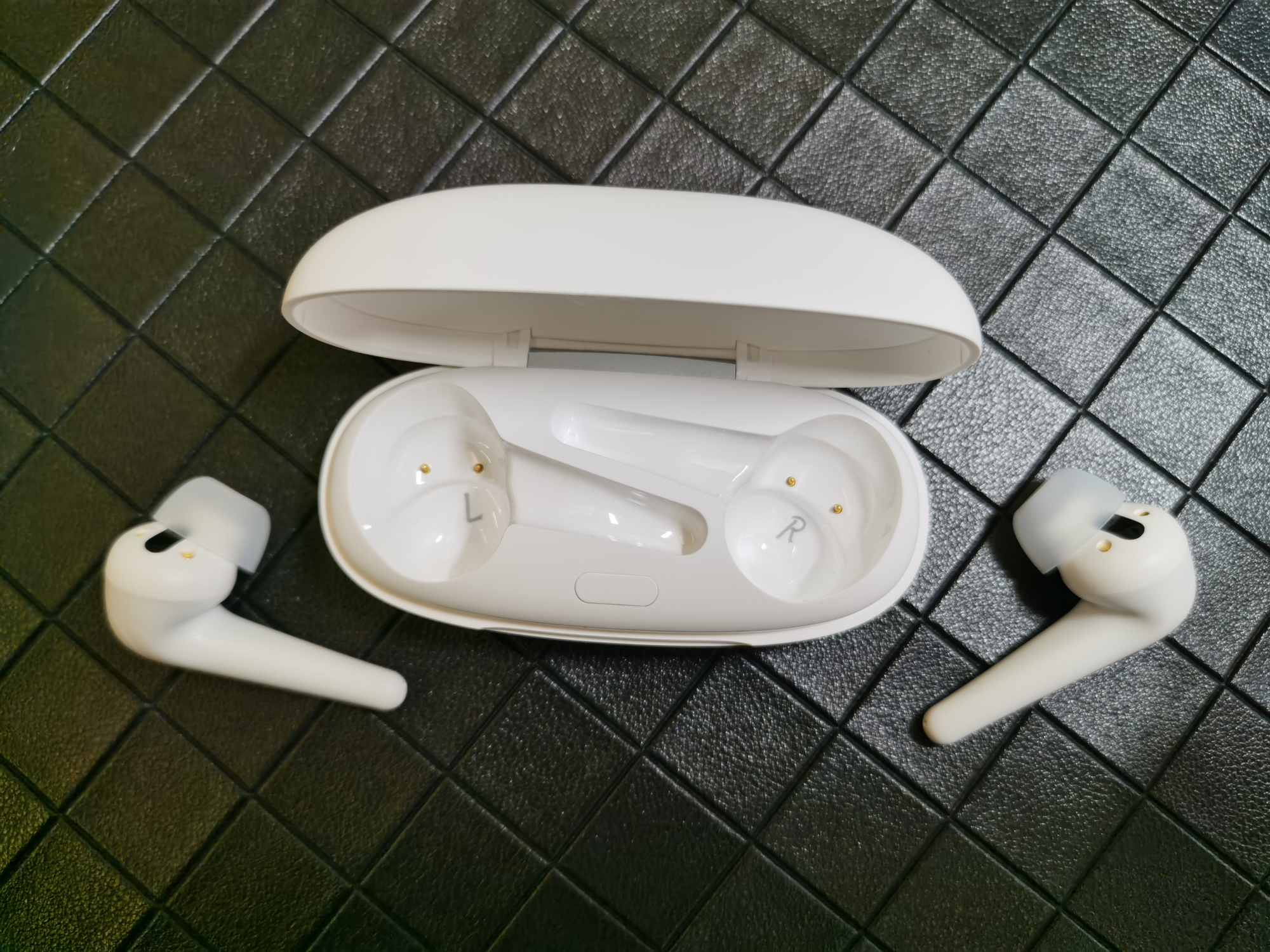 Bose、森海塞尔、Sony、苹果，这四个品牌在 TWS 主动降噪耳机领域实力强劲。