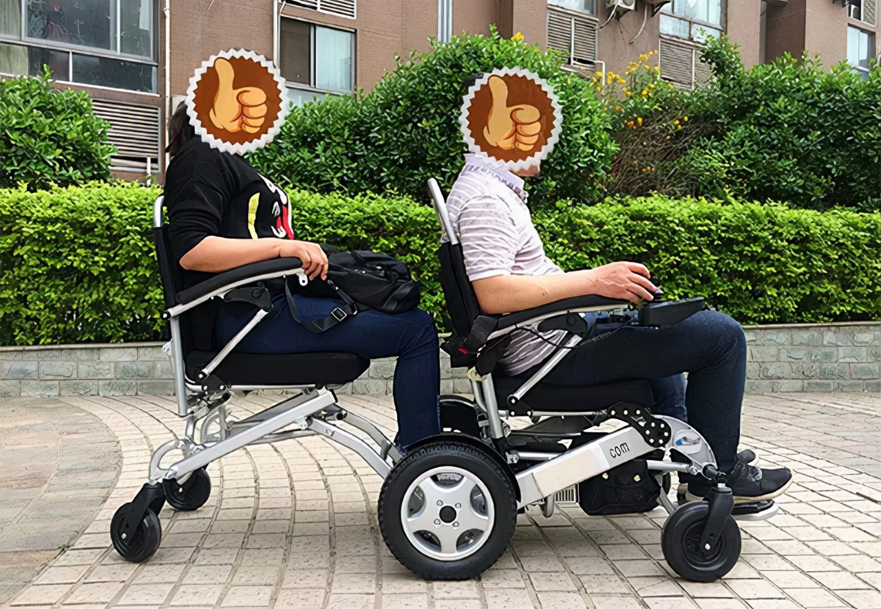 别人飙车他们飙轮椅！白发一族的“敞篷奔驰”能有多野？