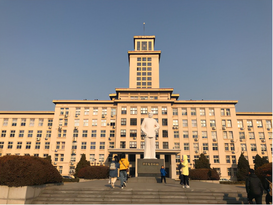 南开设“夫妻宿舍”引家长质疑，但学生支持：读书生活两不耽误