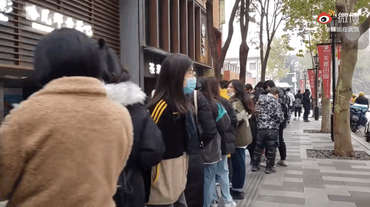 重庆避风塘奶茶的加盟费是多少（一杯能炒到500元，奶茶这场火还能烧多久？）-趣拿体育