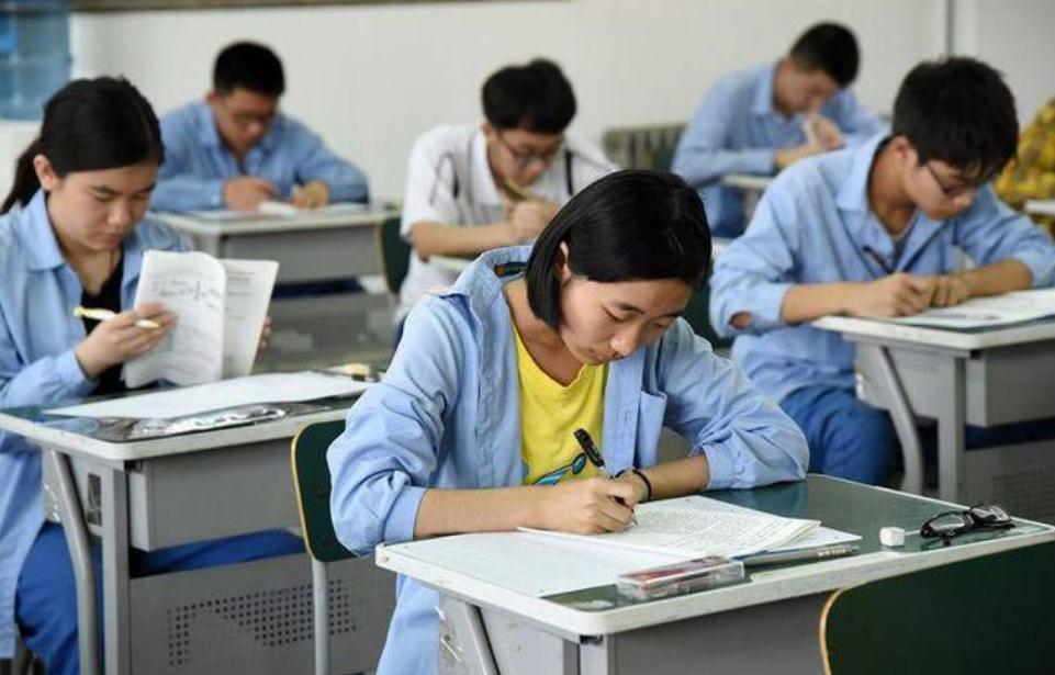 高三模拟考从没过400分，高考有希望上“本科”吗？老师说出实话