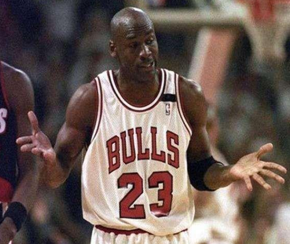 穆大叔摇手指是什么意思（这些庆祝动作太嚣张！穆大叔专属摇手指，乔丹一脸不屑摊手最霸气）