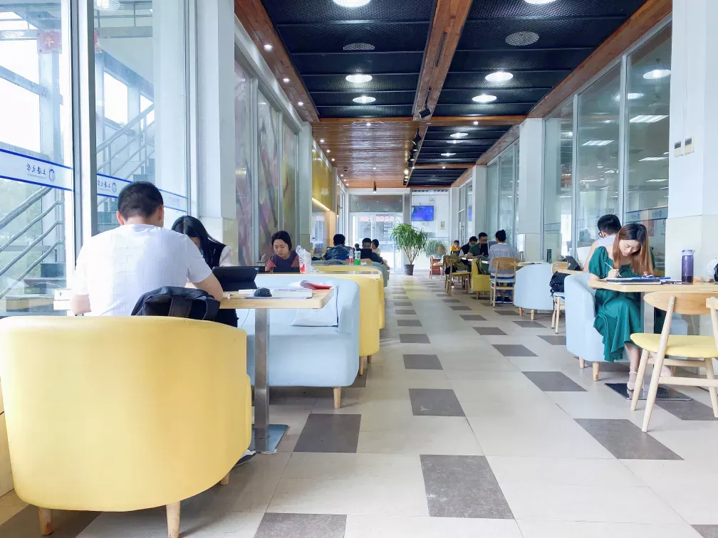 坐拥9幢餐饮大楼、24小时不打烊食堂！上海大学推出这一套餐，火上热搜！