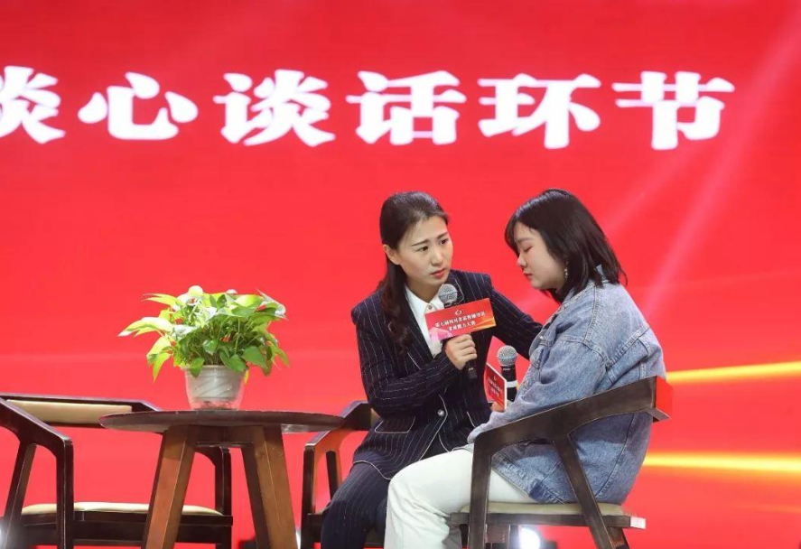 大学辅导员工资曝光，看到金额羡慕了，难怪名校毕业生抢着去当