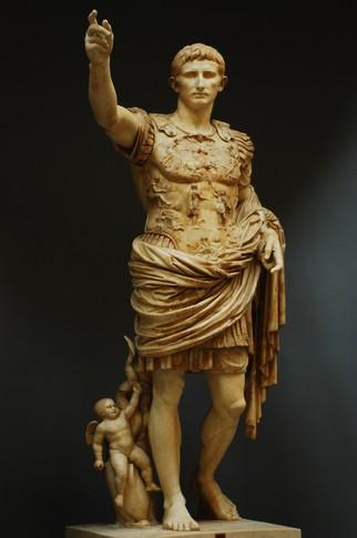 盖维斯·屋大维·奥古斯都雕像罗马艺术是希腊艺术的直接继承,又在此