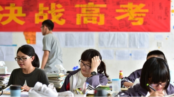 教育厅通知，高中生“复读”必须遵循新规定，得益的是私立学校