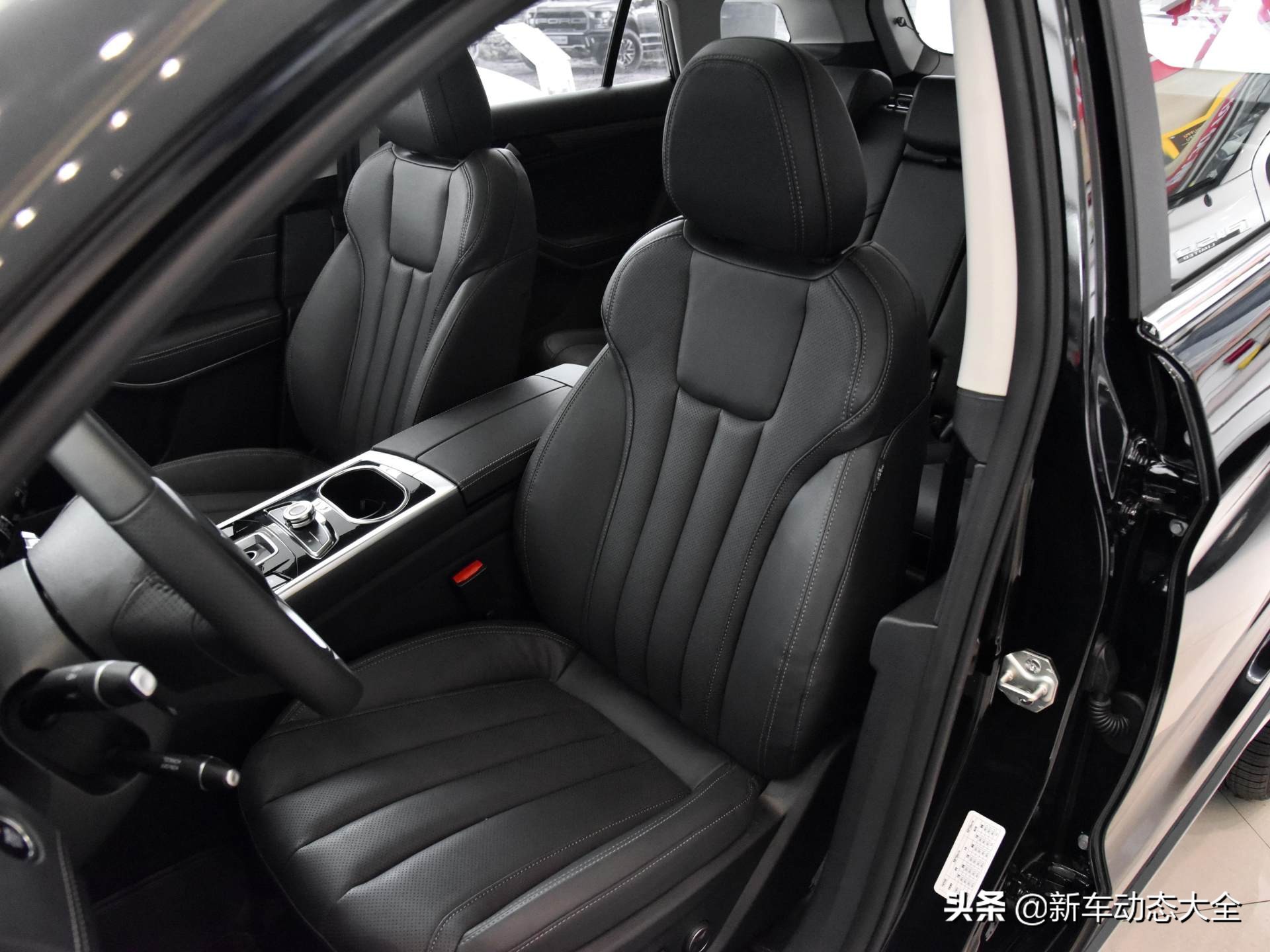 延续高品质口碑，6.7L/100km油耗合资大空间SUV，实拍福特领界