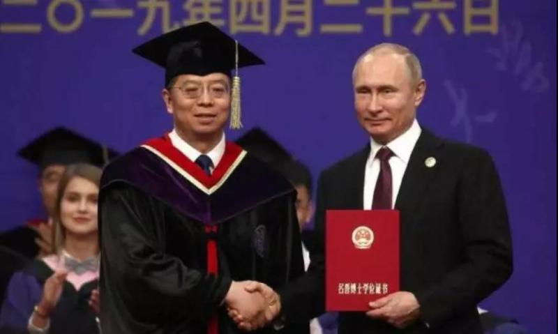 清华多了一位校友