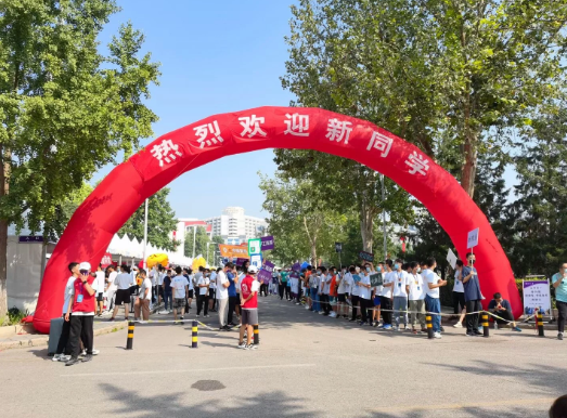 多地高校现“天价学费”，四年花费十多万，普通家庭直呼吃不消